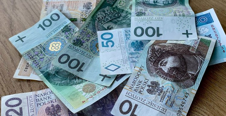 Płaca minimalna jednak powyżej 4200 złotych. Będzie wyższa niż zapowiadano