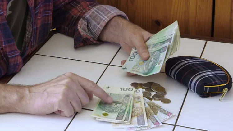 Masz mniejszą emeryturę, niż 4781,44 zł? Jesteś zwolniony z tej opłaty, Polacy wciąż nie wiedzą