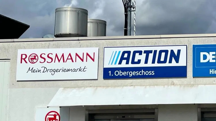 Odplamiacz z Action za 6,47 zł. 3 razy taniej niż w Rossmanie. Usuwa każdą plamę z jedzenia