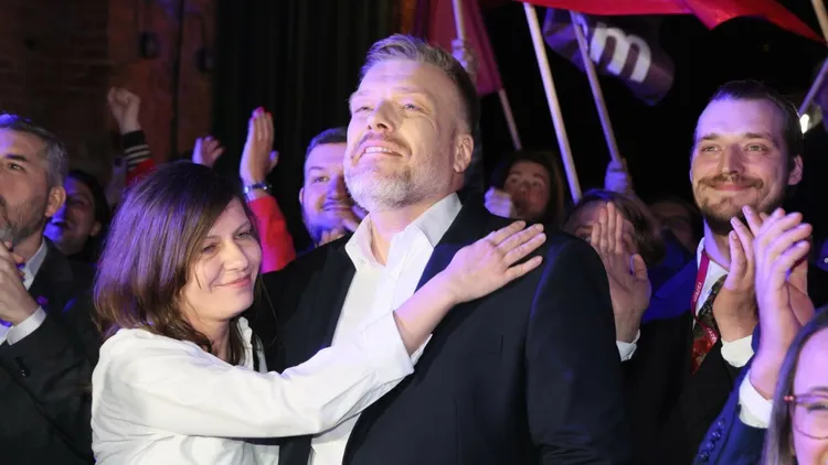 Rekonstrukcja rządu wisi w powietrzu. Zandberg z teką ministra? Postawił twardy warunek