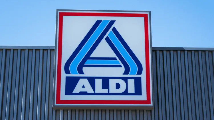 Tłumy pod drzwiami Aldi przed świętami. Tak taniego karpia jeszcze nie było