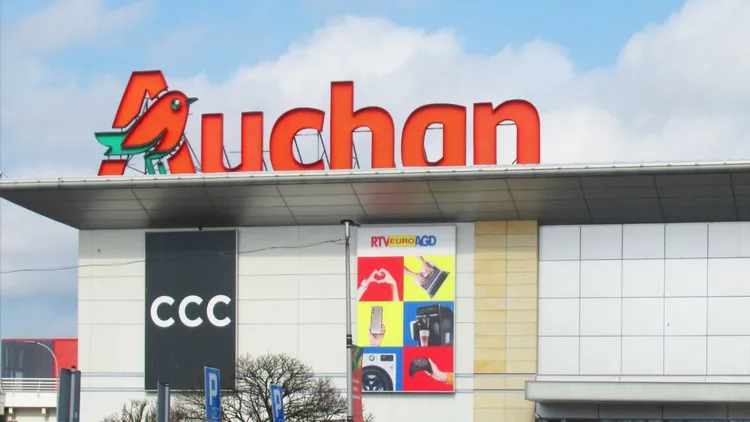Auchan sprzedaje centra handlowe w Polsce. Wiadomo, kto je przejmie