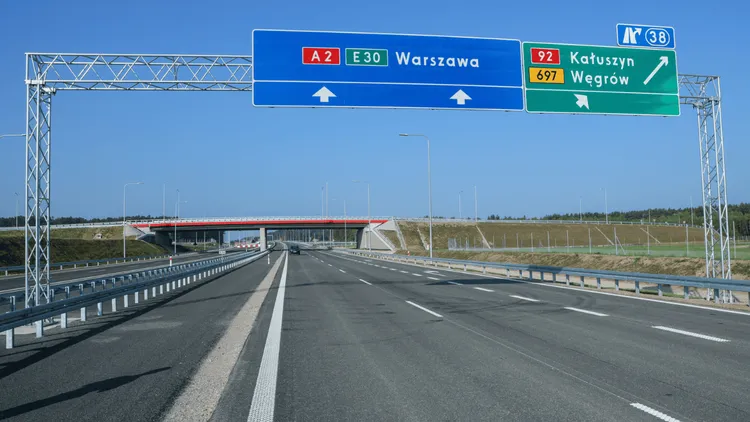 Nowa fala oszustw. Polacy masowo dostają te wiadomości, chodzi o przejazd autostradą
