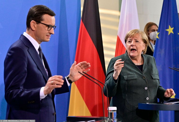 Premier Morawiecki krytykuje kanclerz Merkel za jej rozmowy z Łukaszenką