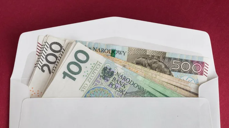 Samochód za gotówkę to już przeszłość. Unia Europejska wprowadzi limity płatności
