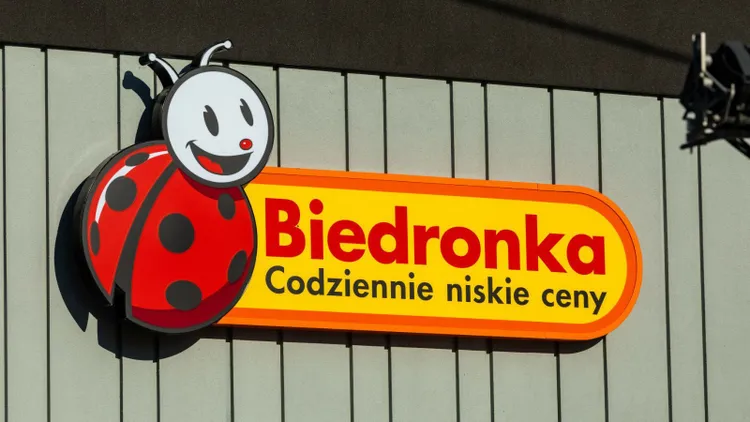 W Biedronce zaczęło się po weekendzie. Półki uginają się od hitów promocyjnych, "3+3 gratis" to początek