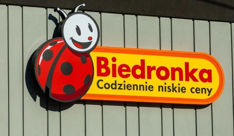 Biedronka idzie na całość, do końca marca aż 360 produktów taniej. W sklepie szukaj tego oznaczenia