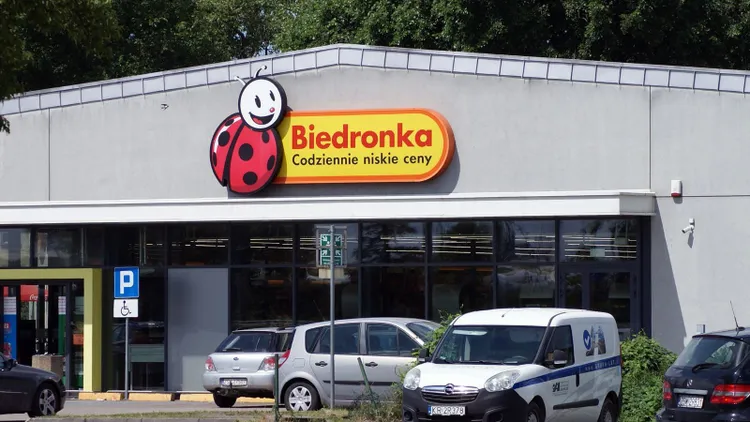 Biedronka szykuje się na przejęcie Carrefoura? Stawką są miliardy i dominacja rynku