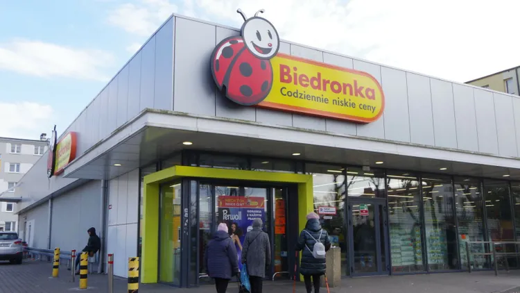 Taka promocja w Biedronce to dziś rzadkość. Klienci już sprawdzają półki z kawą, rabaty do 75%