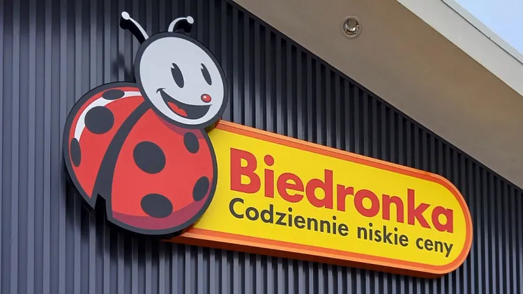 Biedronka kusi przed niedzielą. Tylko dzisiaj promocyjne oferty, nawet 6+6 gratis