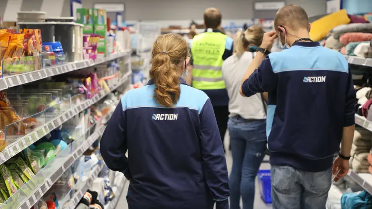 Zarobki w Action wyszły na jaw. Takie kwoty trafiają na konta pracowników, to nie żart