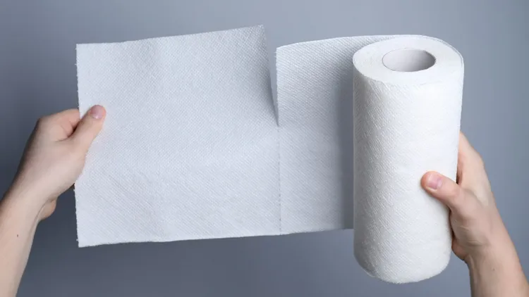 Ręcznik papierowy wcale nie do kosza na papier. Powszechny błąd podczas segregacji