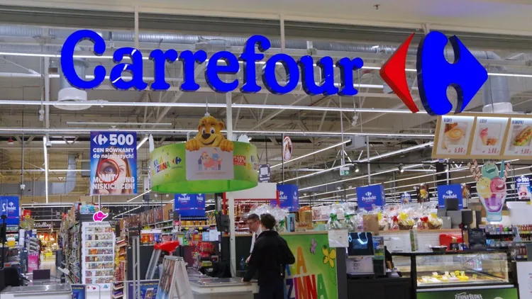 Niedziela handlowa wraca w Carrefour Belgia. Pracownicy przekonani dużymi dodatkami