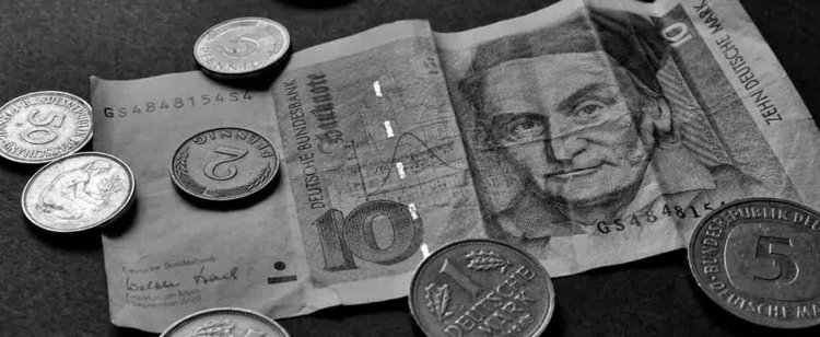 Analitycy zszokowani, co Niemcy nadal trzymają "w skarpetach". Marki wciąż wartościowe