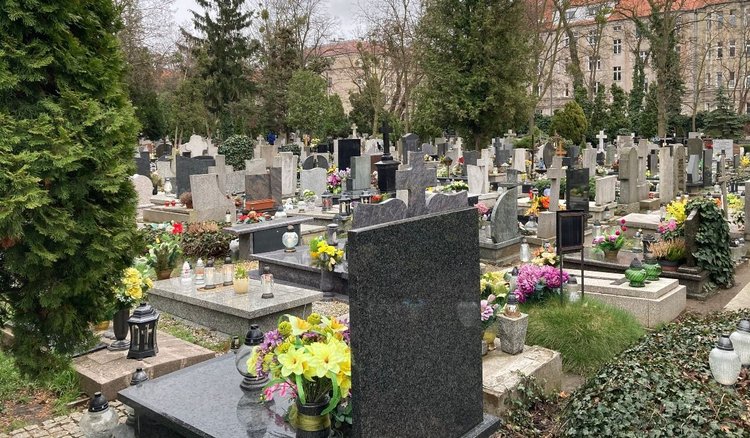 Wszystkich Świętych i Zaduszki już niedługo. Co z dniami wolnymi od pracy?