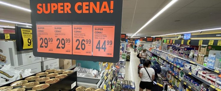 Popularna aktorka TVP reklamuje ubrania z Biedronki. Sieć rusza z wyjątkową ofertą na jesień z produktami z wyższej półki