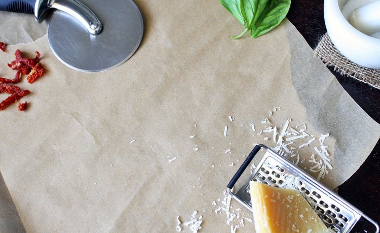 Paluchy pizzowe z serem i salami: pizza inaczej