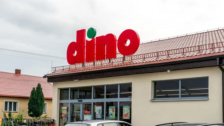Ostatni dzień promocji w Dino. Olej za 3,88 zł, kawa taniej i słodycze z rabatem do 70 proc.