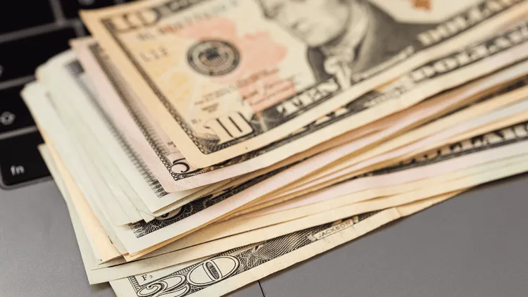 Dolar jako naturalny wybór. Kulisy globalnego handlu surowcami
