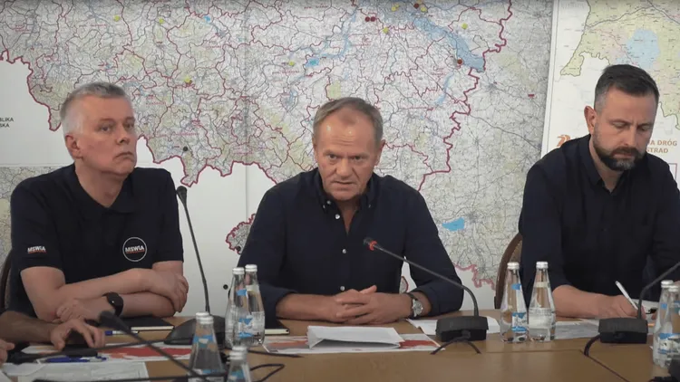 Powódź obudziła w ludziach najniższe instynkty. Tusk grozi: zero tolerancji