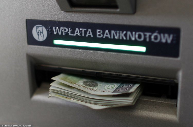 Wpłacił 18 tys. zł wpłatomatem. „Na potwierdzeniu widniał zupełnie inny rachunek niż mój”