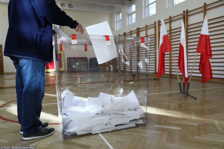 Głosowanie poza miejscem zamieszkania jest możliwe. Adres zmienisz bez wychodzenia z domu
