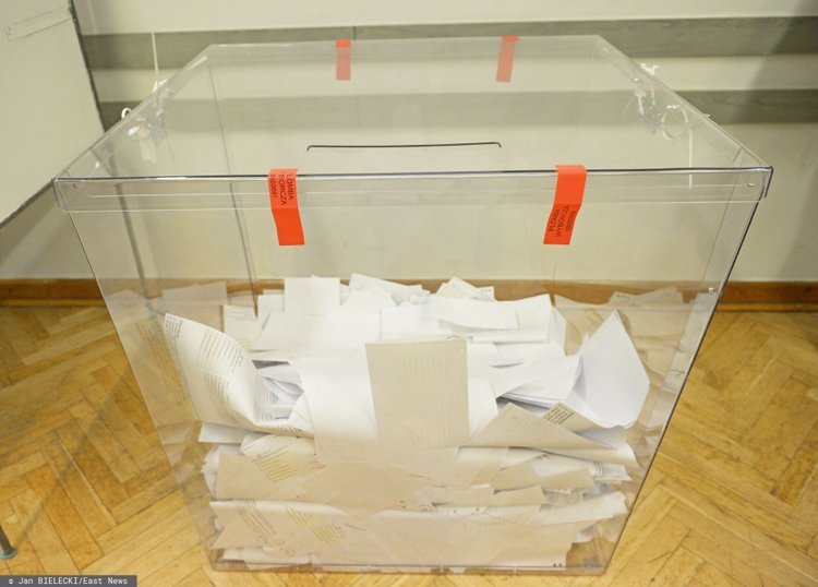 Wybory i referendum. Ten sam lokal, jedna urna