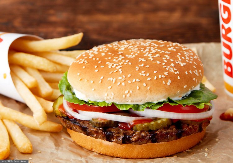 Burger King pozwany przez klientów. Chodzi o rozmiar kanapki