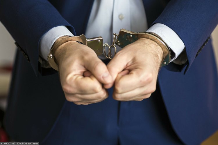 Policja zatrzymała fałszywego adwokata. Przez trzy lata, bez uprawnień, występował przed sądem