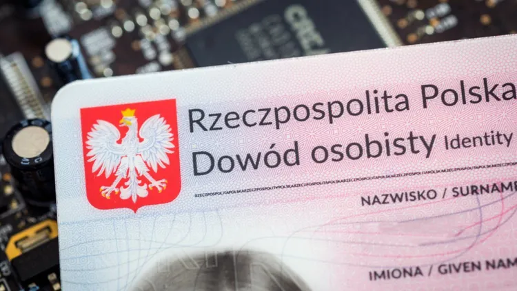 Jak złożyć wniosek o wydanie dowodu osobistego? Można to zrobić przez internet