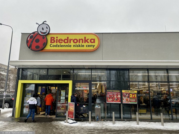 Od 1 stycznia znaczne podwyżki dla pracowników Biedronki. Wiemy, ile można zarobić