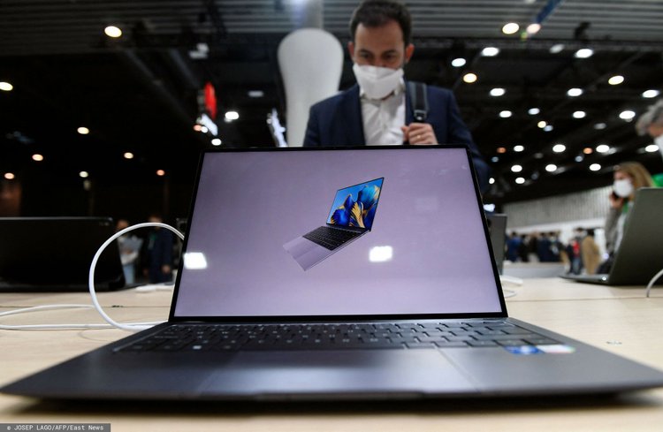Nachodzi chińska alternatywa dla Windowsa. Nowy system ma szansę podbić zachodnie rynki
