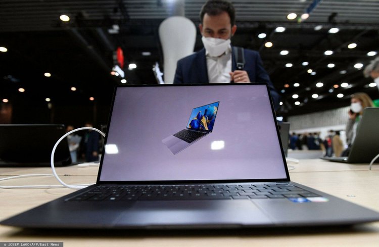 Komputer do poważnej pracy z Androidem zamiast Windowsa – czy to się w ogóle może udać?