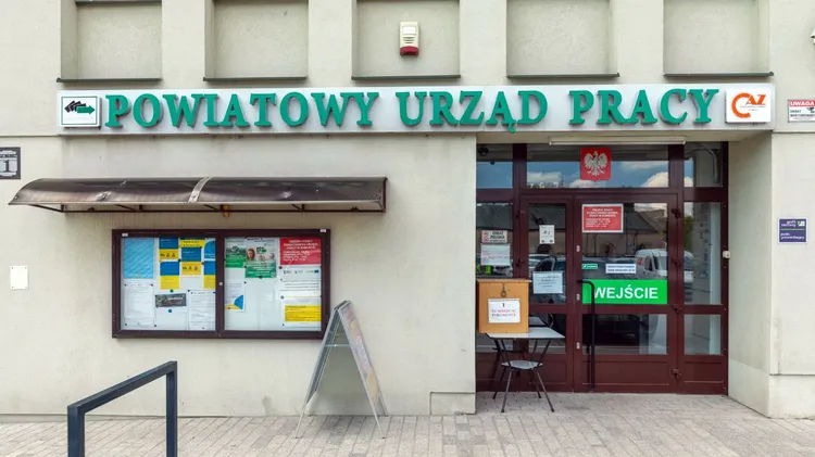 Ustawa o reformie rynku pracy przyjęta. Większa pomoc dla bezrobotnych w drodze