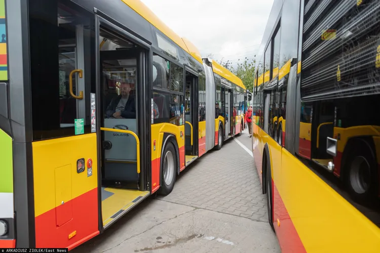Polski wodorowy autobus wyjechał na ulice Warszawy. Gdzie można go spotkać?