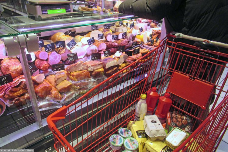 Kradzieże w sklepach to już chleb powszedni. Teraz sieci walczą ze złodziejami plasterków wędlin