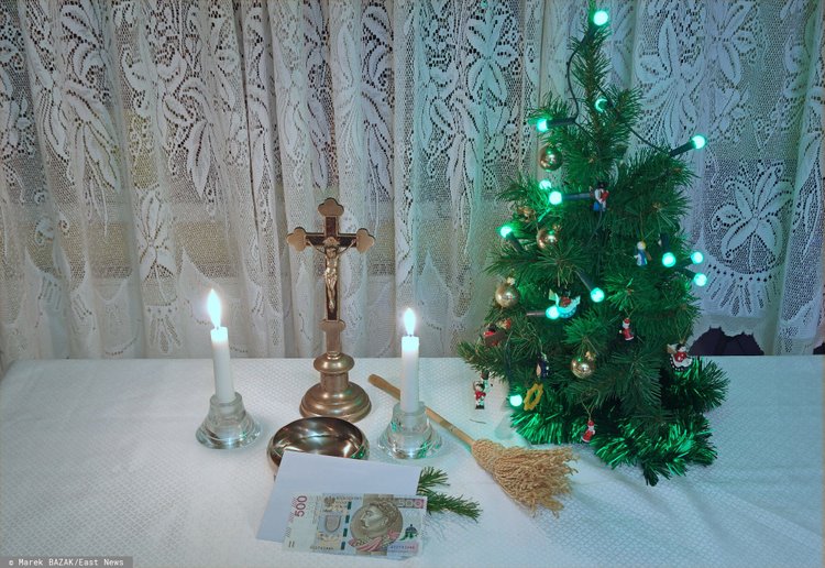 Ksiądz krótko wyjaśnił, ile dać w kopercie na kolędzie. “Sprawa jest banalnie prosta”