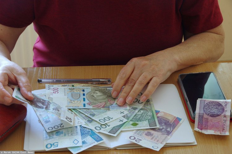 Ważne świadczenie dla emerytów podwyższone o 1000 zł. Kto może się o nie ubiegać?