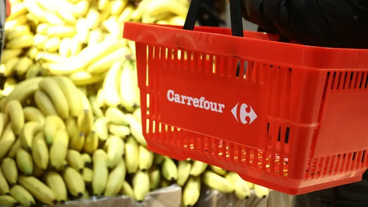 Carrefour oferuje karty eSIM dla podróżnych. Internet bez roamingu