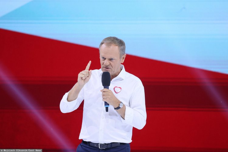 Gigantyczne zmiany dla emerytów i przedsiębiorców. Tusk przedstawił 100 konkretów KO 