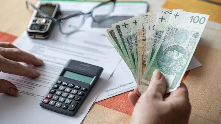 ZUS wypłaci 300 złotych. Można już składać wnioski w ramach programu Dobry Start