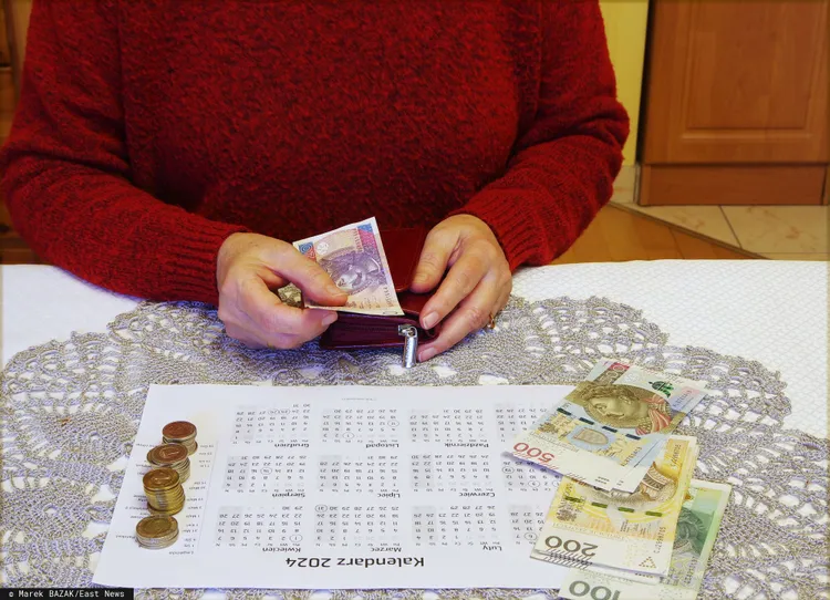 Budżet podpisany. Znamy ostateczną waloryzację rent i emerytur. Takie świadczenia dostaną seniorzy