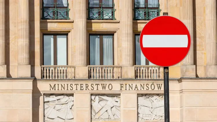 Budżet pod presją. Państwo potrzebuje pieniędzy, a jednocześnie ogranicza część dochodów