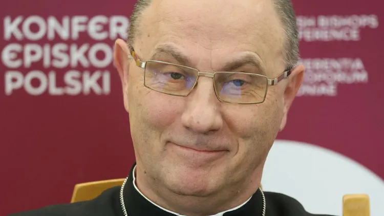 Prymas Polski spotkał się z szefem MON-u. Wiadomo już, co z likwidacją Funduszu Kościelnego