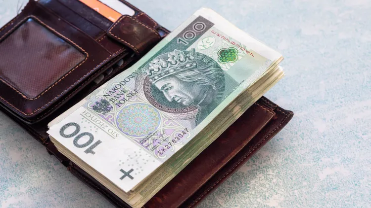 Płaca minimalna w 2027 roku. Tyle Polacy mają zarabiać "na rękę", zbliżamy się do granicy