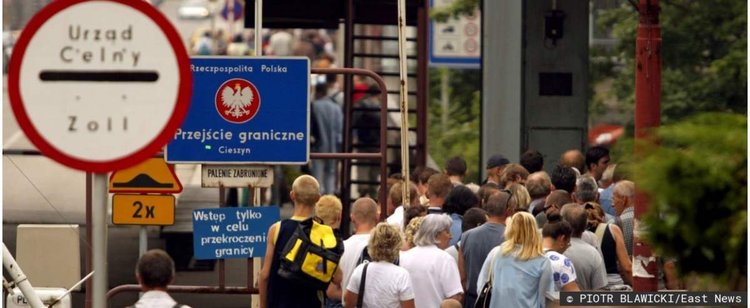 Czy Polska powinna otworzyć swoje granice? Coraz więcej krajów już się na to zdecydowało