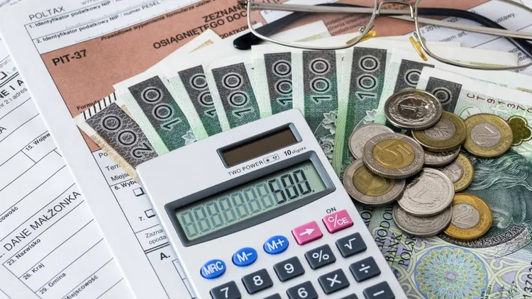 Zwrot podatku 2025. Jak długo trzeba czekać na pieniądze?