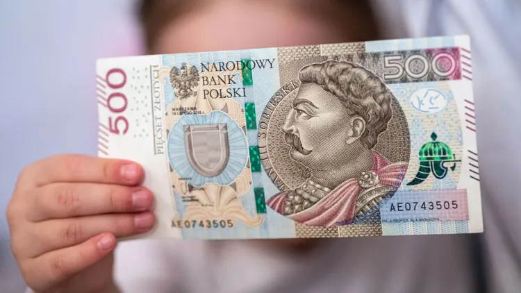 1500 zł na dziecko co miesiąc. Wielu rodziców nie zna tego świadczenia, trzeba spełnić te warunki