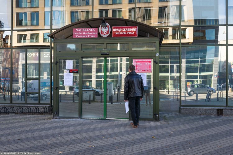 Urząd Skarbowy masowo kontroluje, co Polacy robią w pracy? Jest komentarz KAS