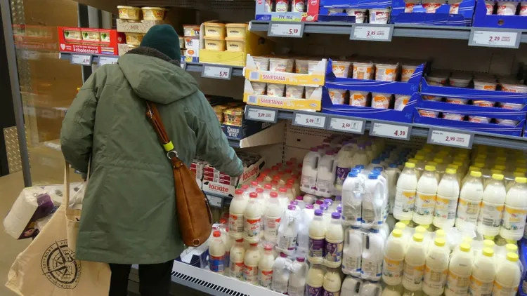 Polacy boją się wysokich cen na Wielkanoc. Jeden produkt wyłamuje się z trendu, oto lider obniżek
